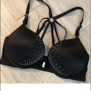 MOVING SALE BOGO 🥂 VS front close push up bra